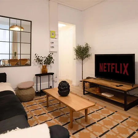 Cozy 1br Montmartre 4 Ppl Lägenhet